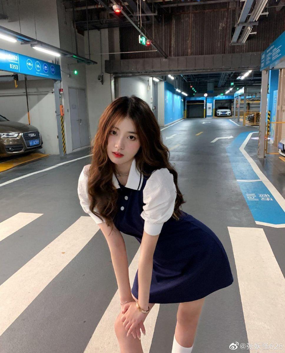 Ảnh cô gái xinh đẹp trong áo sắc đẹp thời trang