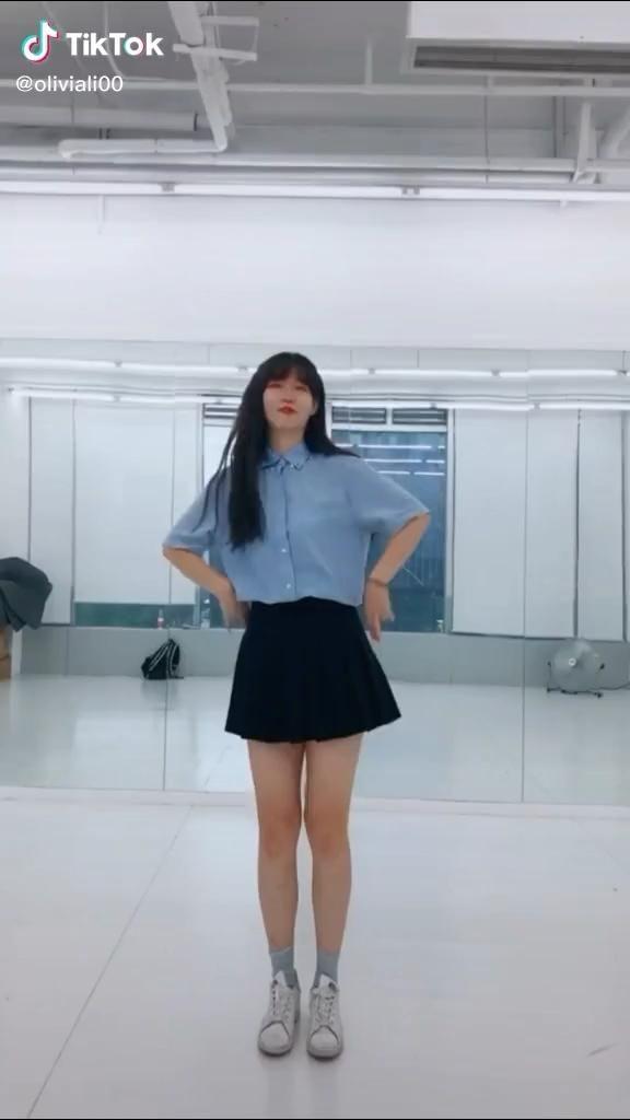 Gái xinh cởi đồ trong bộ áo thời trang đuổi hình gái xinh côm