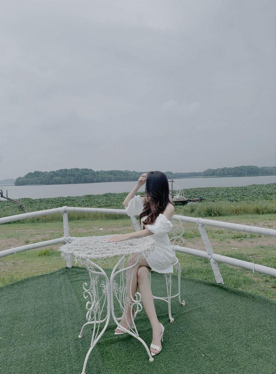 Hình con gái xinh đẹp trong thiên nhiên