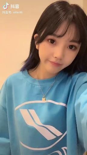 Ảnh chị gái đẹp xinh cute trong áo thun năng động