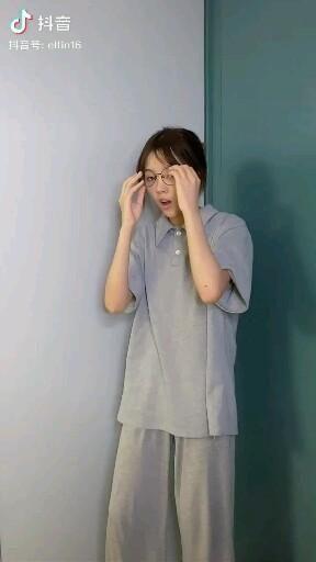 Chị Gái Xinh Đẹp Trong Áo Ngủ
