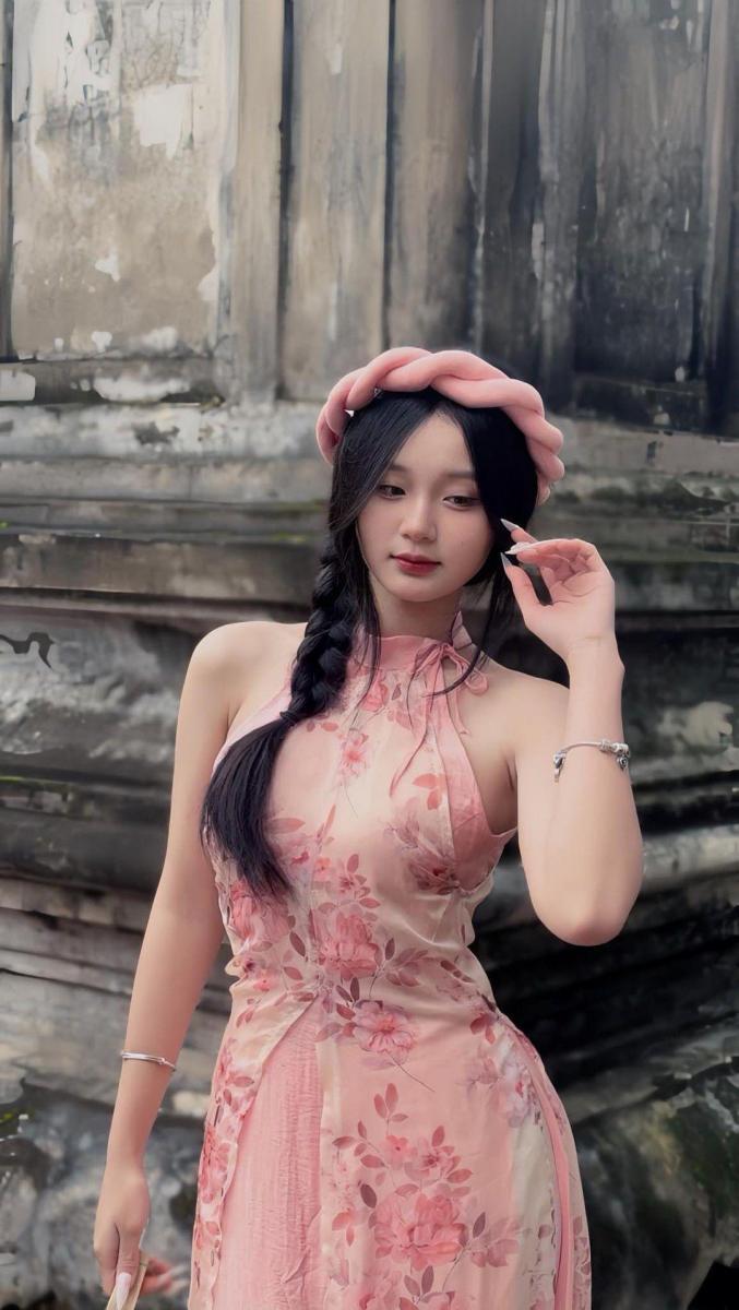 Ảnh vẽ gái xinh với ngực to và đùi đẹp