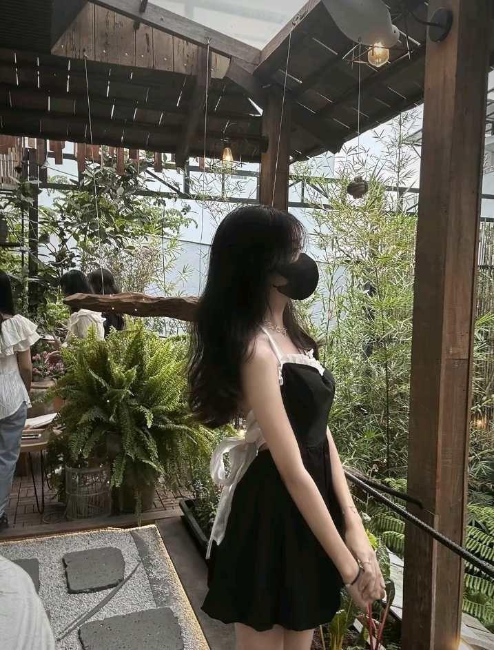 Ảnh gái xinh ngực to đắm mùa xuân