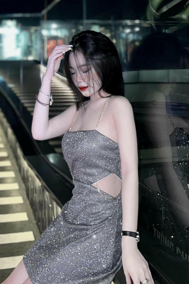 Ảnh gái xinh mặc váy trắng nổi bật