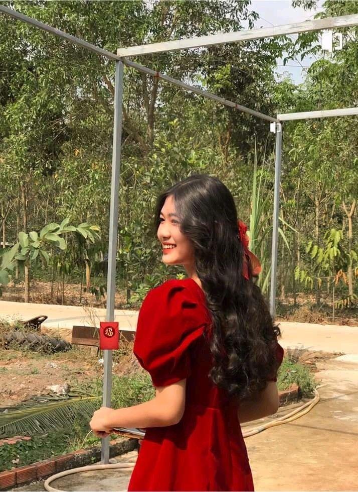 Ảnh gái xinh mặc váy ngắn thời trang rảnh rỗi