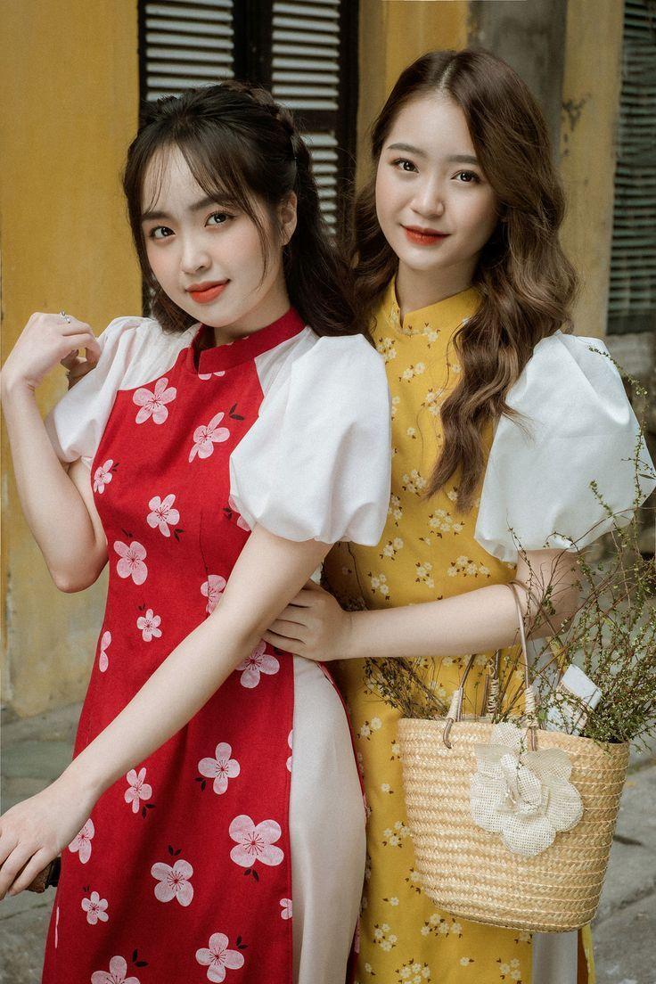 Gái xinh mặc váy trắng đeo khẩu trang sexy