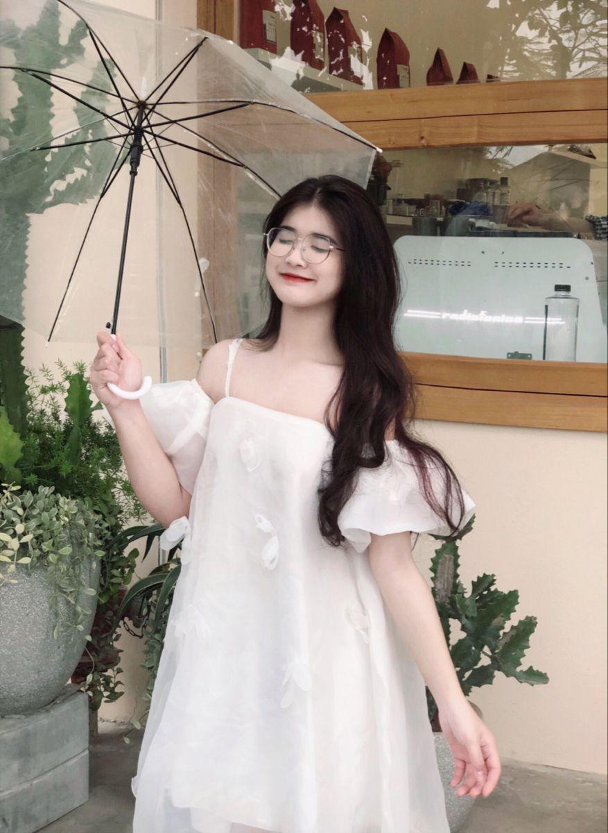 Gái xinh ngực to đắm thoi trang hồng