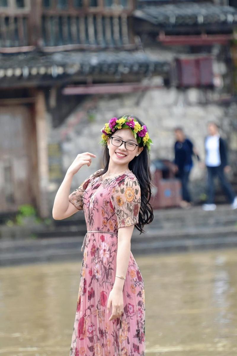 Ảnh cô gái xinh đẹp với ngực to thời trang sắc đẹp