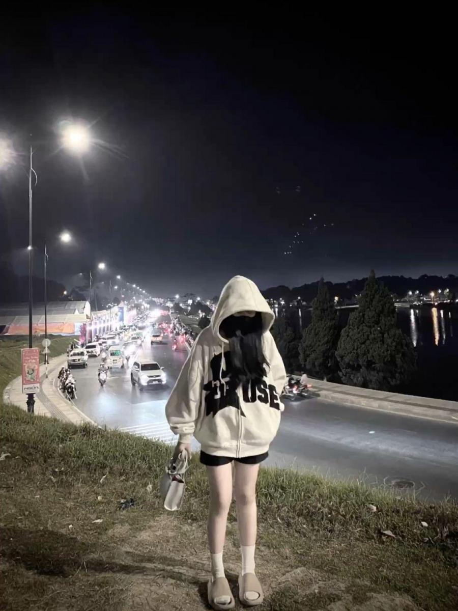 Gái Xinh Mỹ Và Gái Xinh Mlem Trong Đêm Ảnh Gái