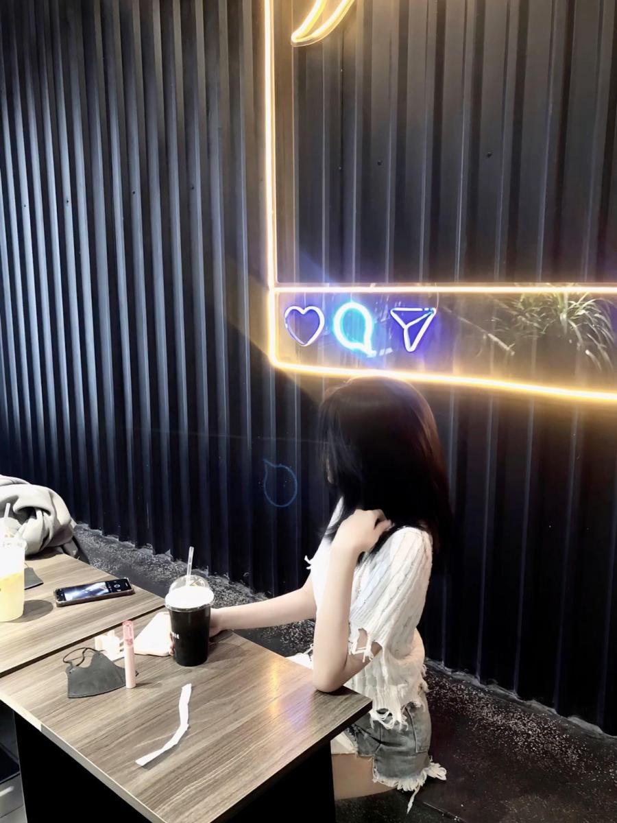 Ảnh Gái Xinh Đêm Đến Neon Biển Báo Điện Tử