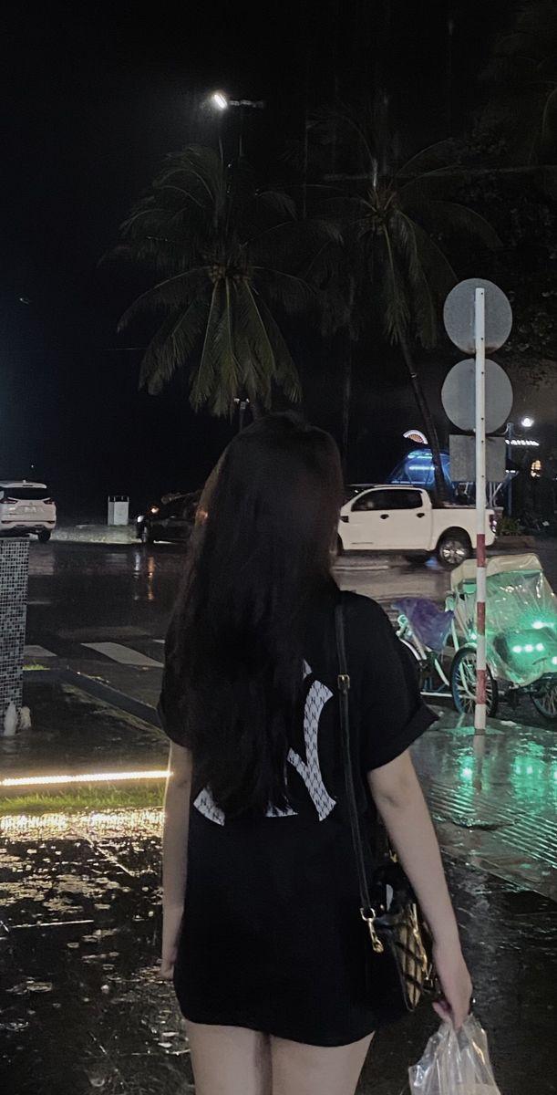 Gái xinh mlem - Em gái đẹp trong đêm tối