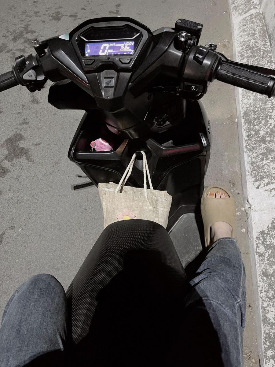 Gái Xinh Mặc Chân Váy Sexy Và