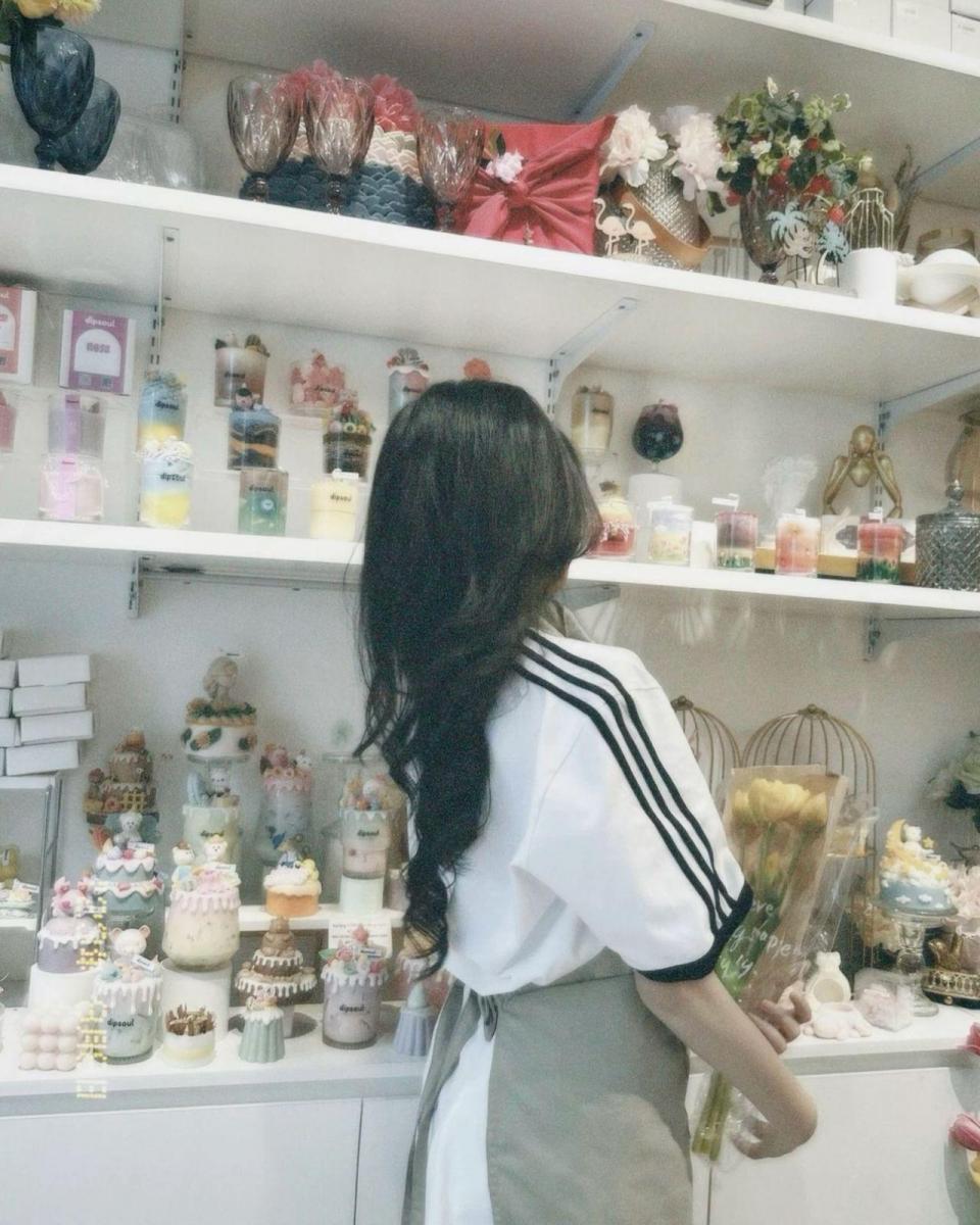 Gái Xinh Đi Chơi Cùng Gái Xinh Ở Chuồng