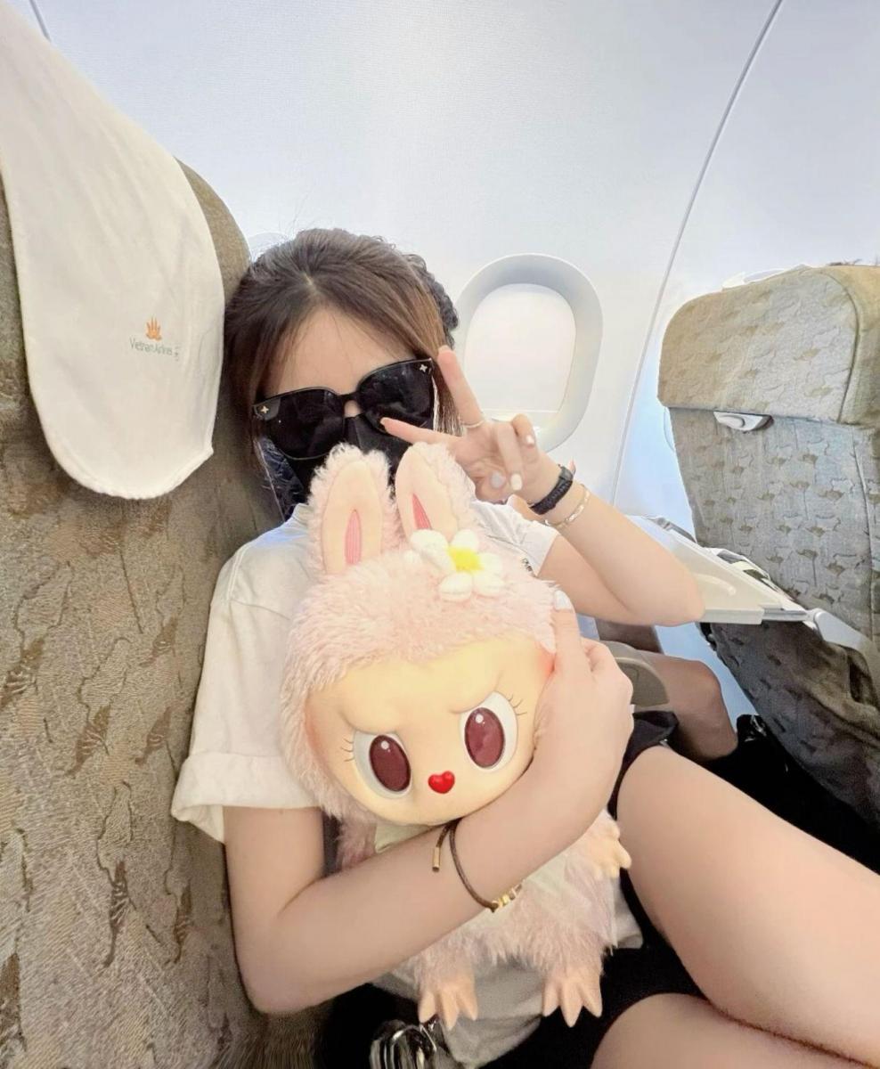 Gái Xinh Nóng Bỏng Đi Chơi Cùng Bạn Bè