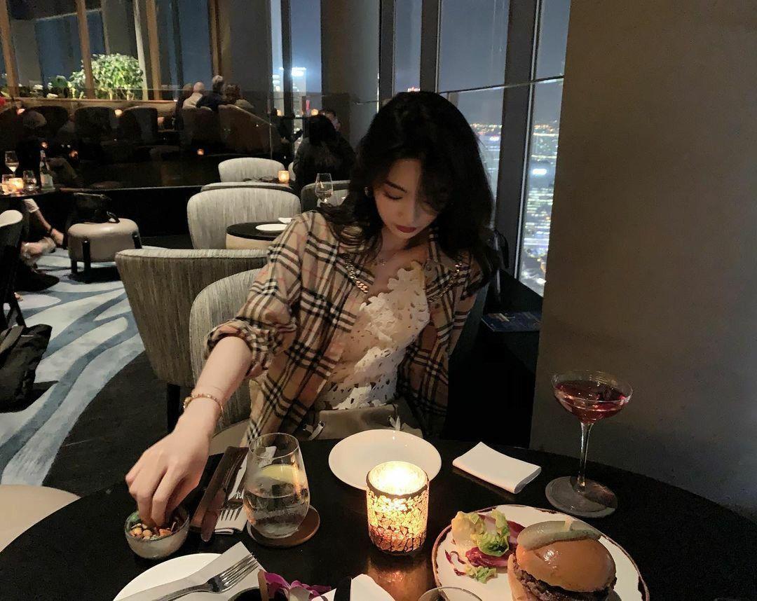 Ảnh gái xinh không mặc đồ trên TikTok