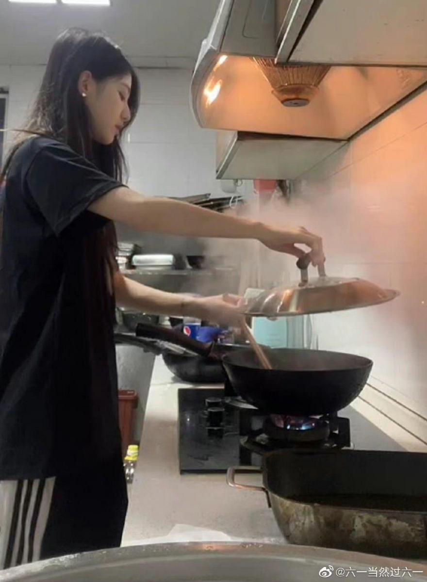 Ảnh gái xinh nấu nướng và đồ nướng
