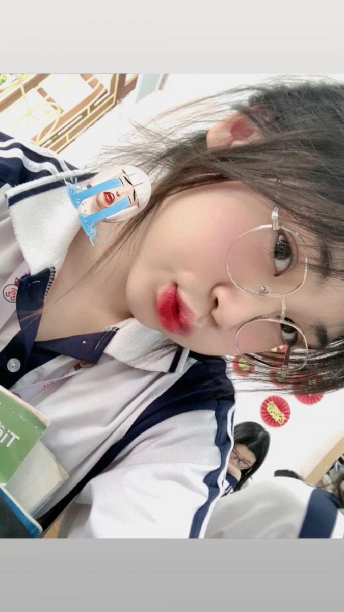 Ảnh gái xinh học sinh trong đồng phục cắt hime
