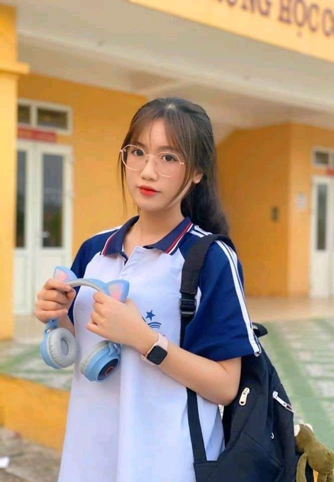 Ảnh mạng gái xinh học sinh trong áo dài mỏng