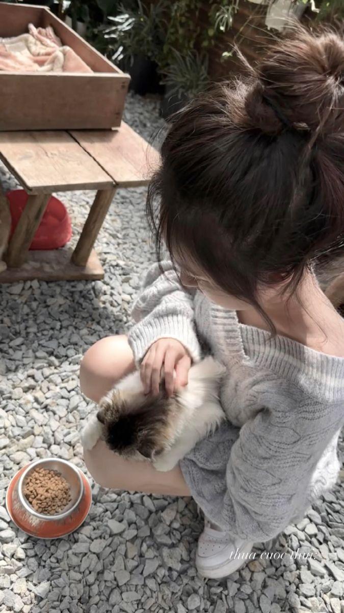 Ảnh gái xinh tự nhiên với ngực to và đùa cô gái