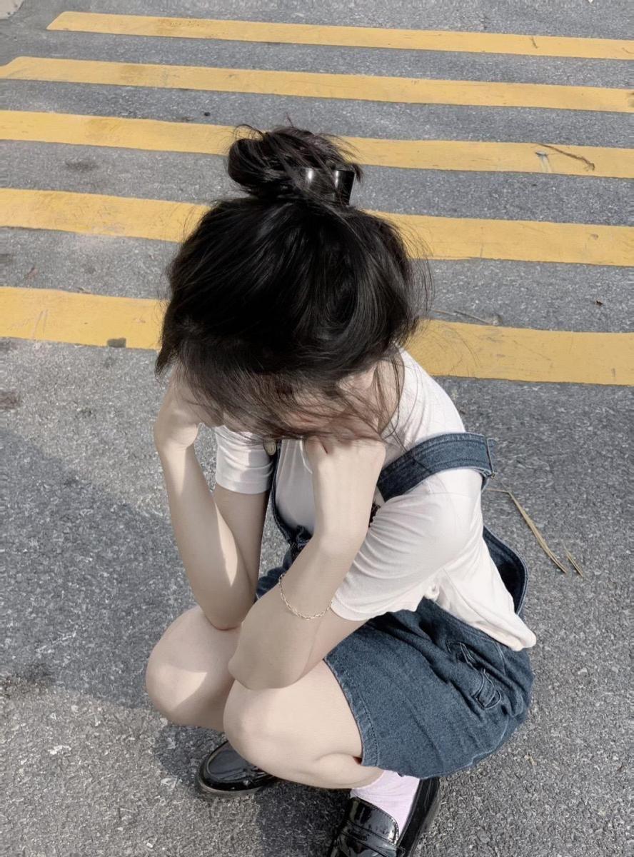 Hình gái xinh gợi cảm với ngực to và dáng lưng quyến rũ