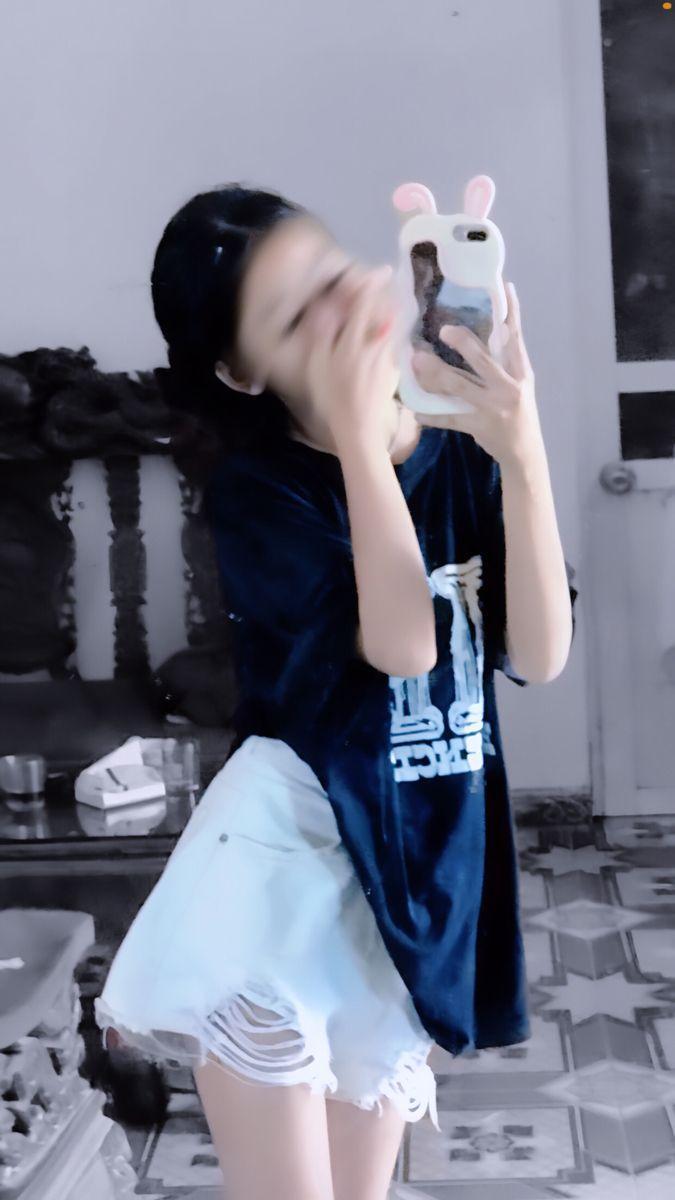 Gái đẹp đeo kính khoe thân quyến rũ