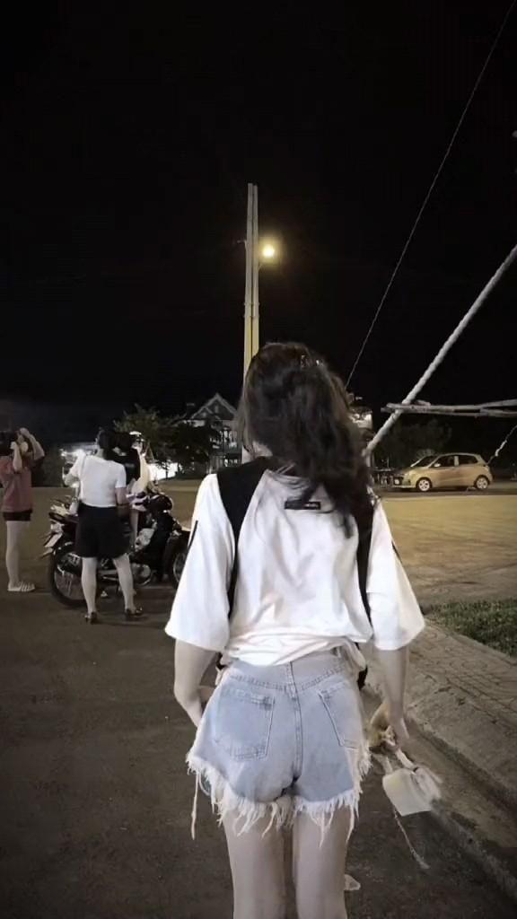 Ảnh gái xinh mặc quần jean đẹp