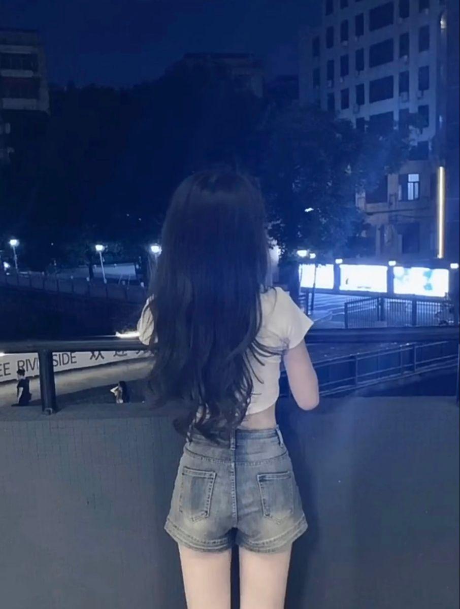 Gái Đẹp Mặc Bikini Và Váy Ngắn