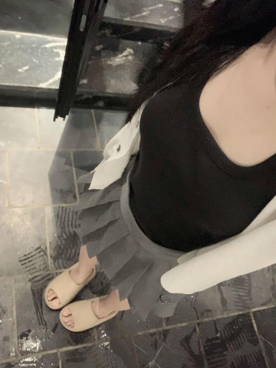 Ảnh gái xinh mặc áo sơ mi trắng thật lung linh