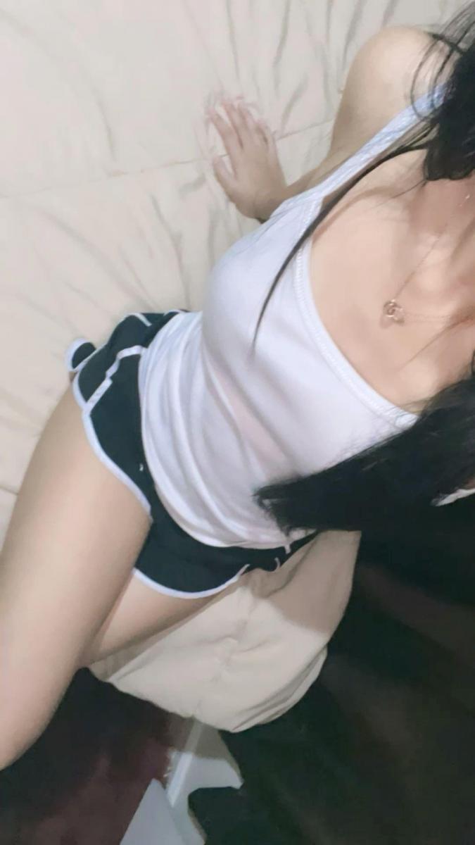 Hình gái dú to xinh mặc hở đi bơi