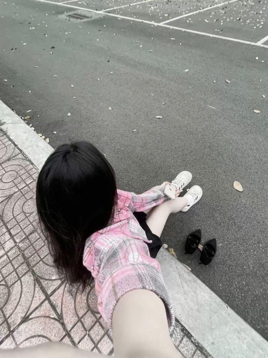 Ảnh gái xinh nhảy trong đồ ngủ đẹp