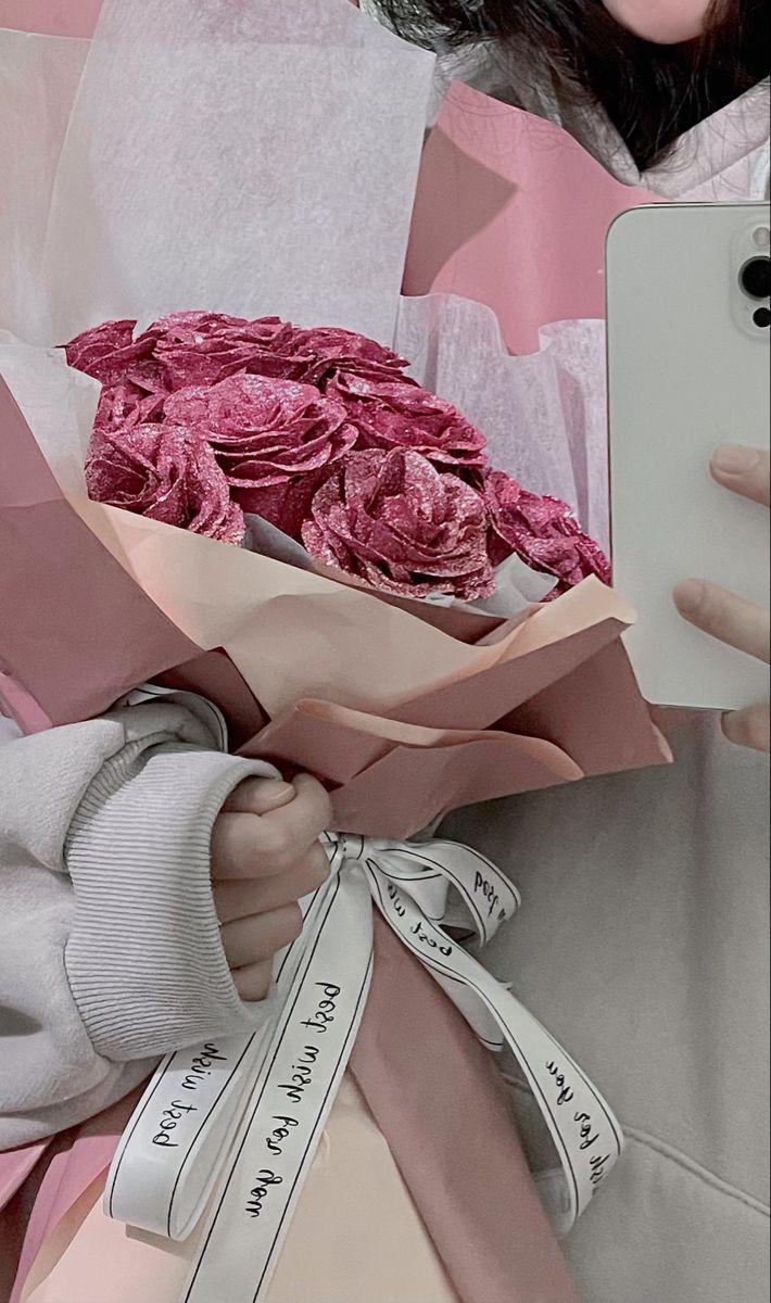 Gái Xinh Hở Cầm Hoa Đẹp Nhất