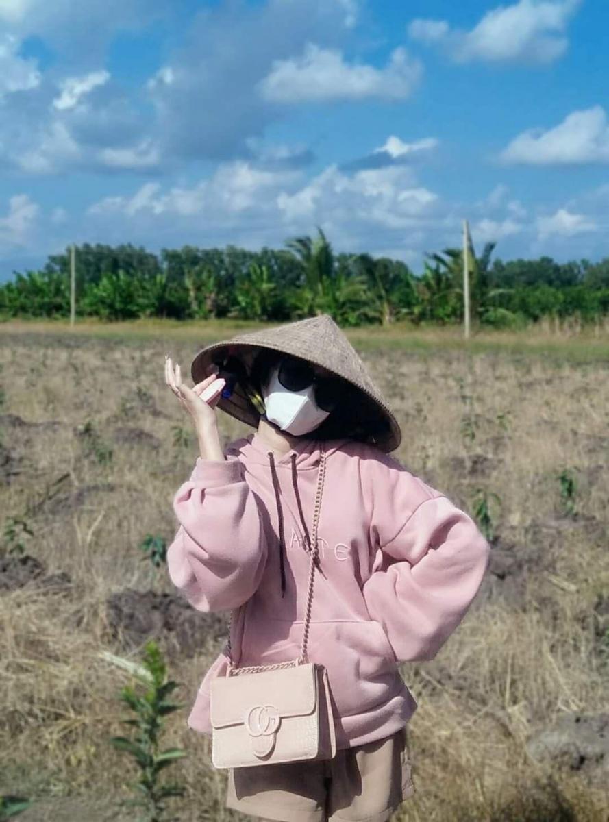Hình gái xinh hở hang tóc ngắn đẹp