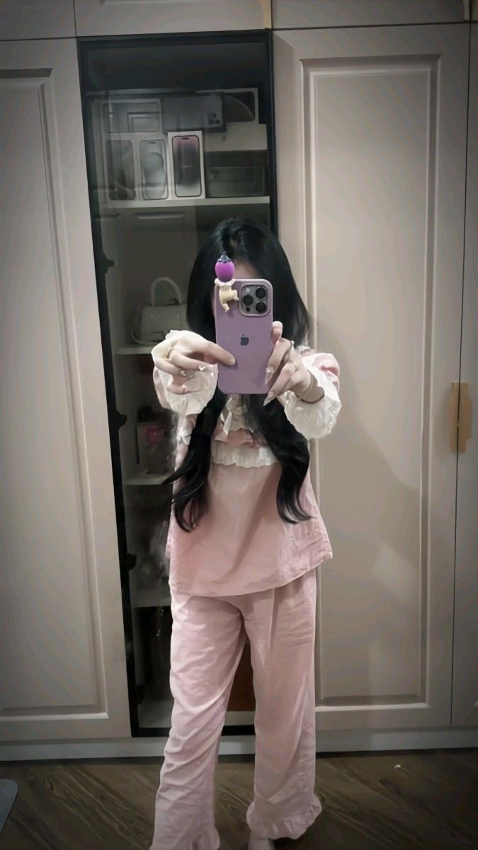 Gái Xinh Trong Áo Ngủ
