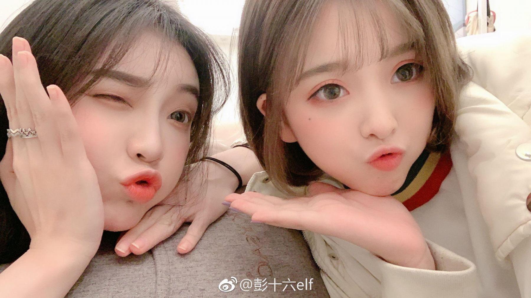 Ảnh gái xinh đi học với ngực to hồng cắt hime