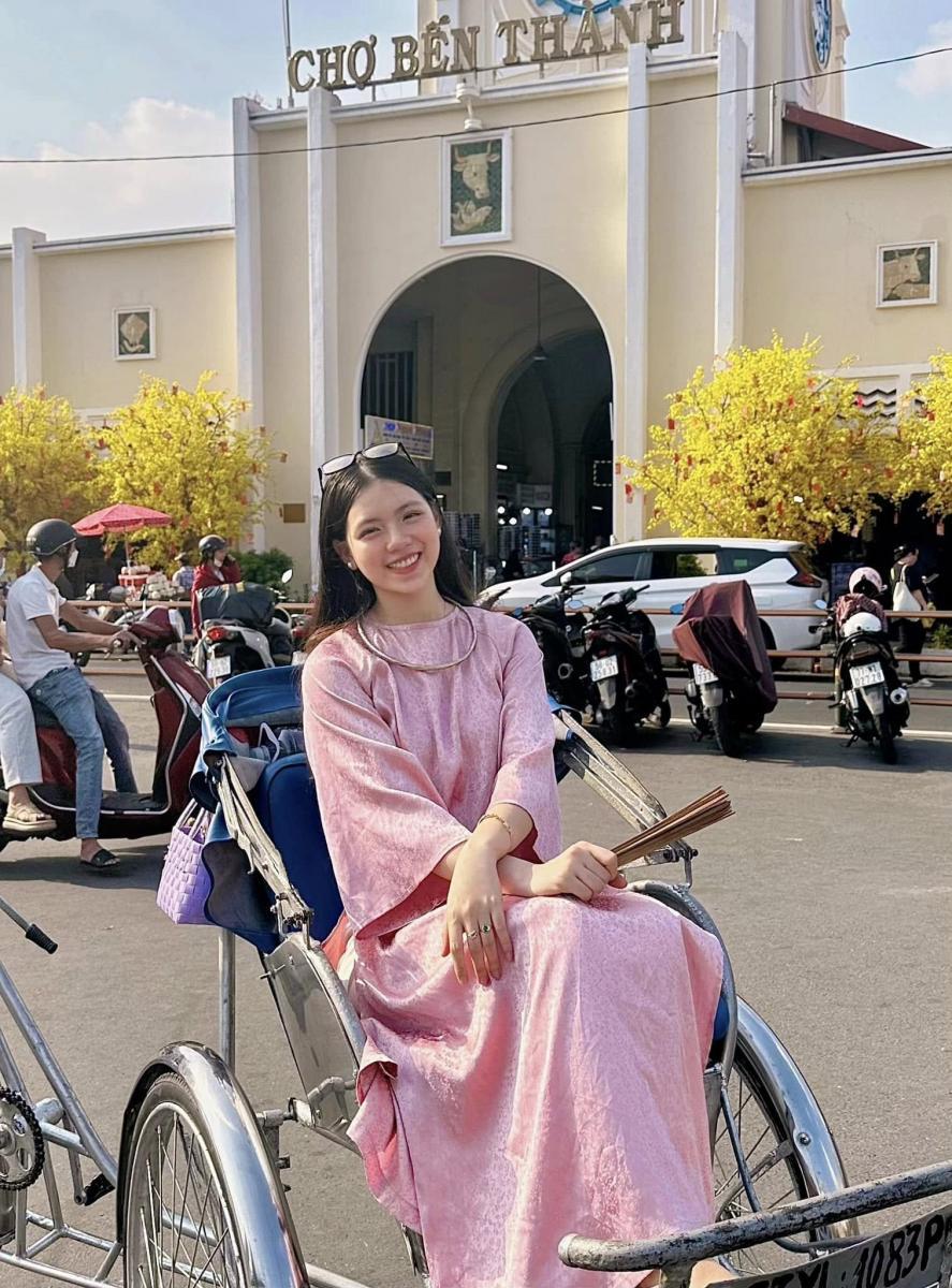 Gái xinh cosplay và gái xinh facebook trong chuyến du lịch