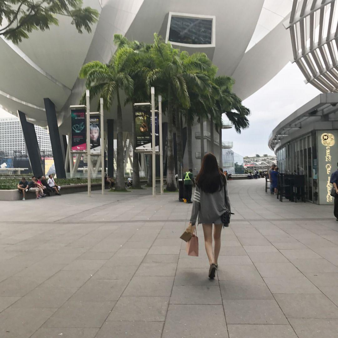 Ảnh gái đẹp vú to khu vực công cộng