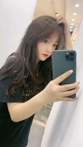 Hình gái xinh 2k với kiểu tóc tóc đen dài mi