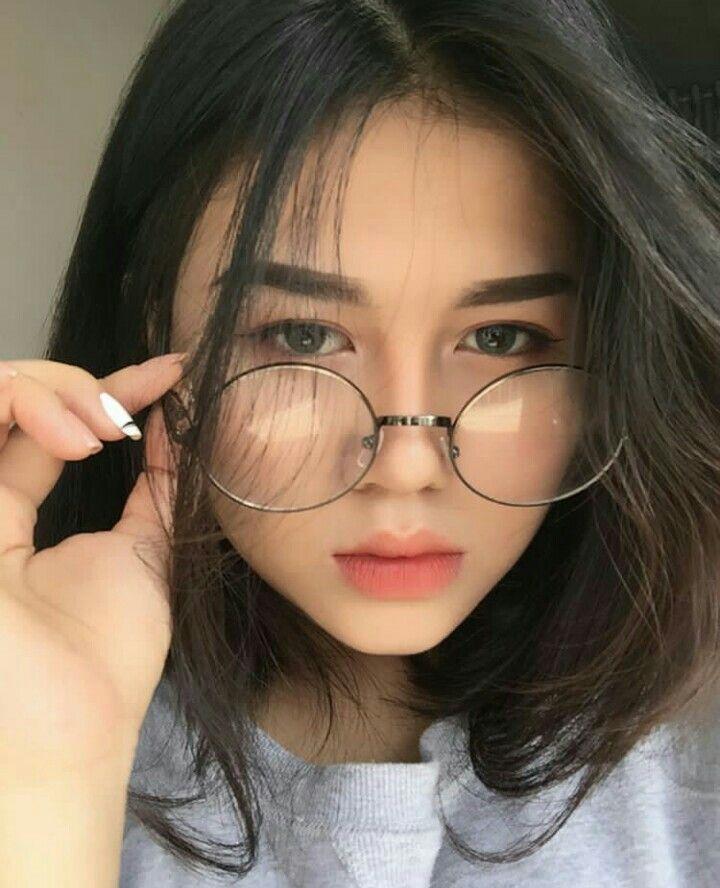 Ảnh gái xinh đeo kính đen cực đẹp