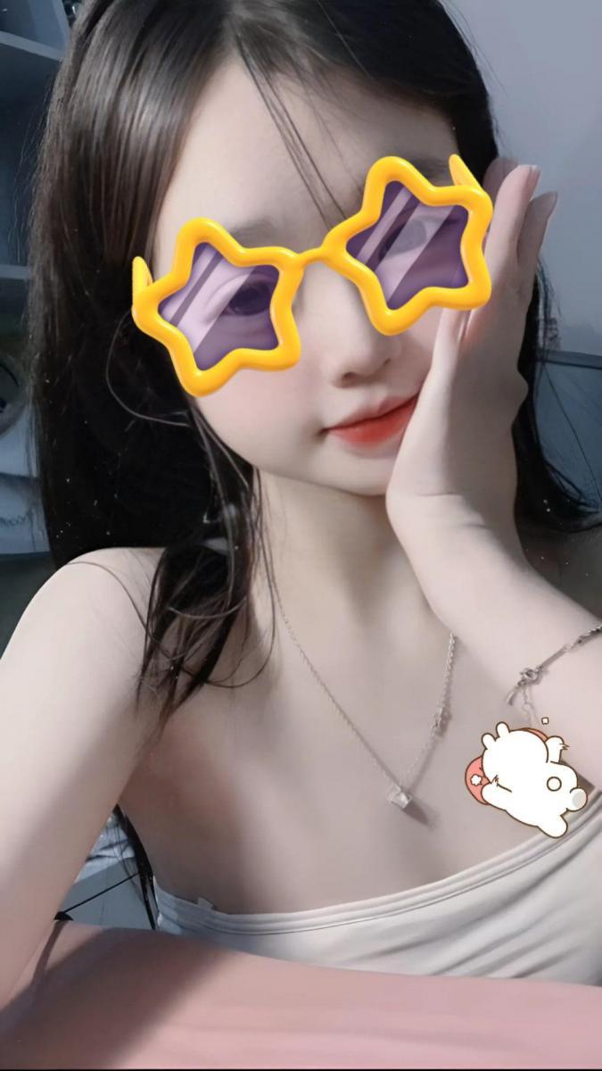 Gái Xinh Đeo Kính