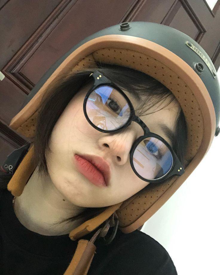 Gái Xinh Đeo Mắt Kính