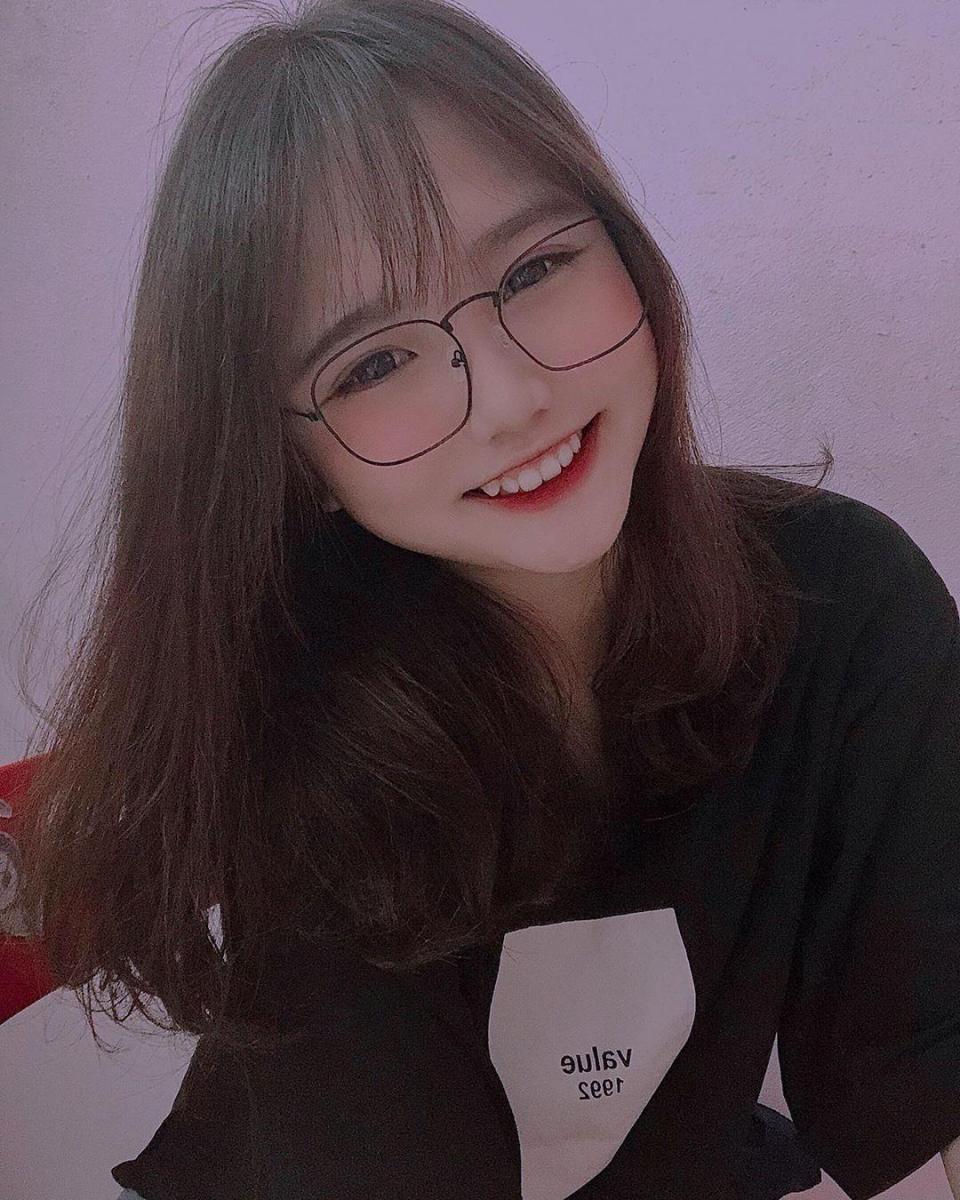 Gái Xinh Đeo Kính