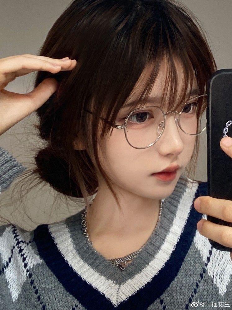 Ảnh gái xinh đeo kính thời trang đẹp