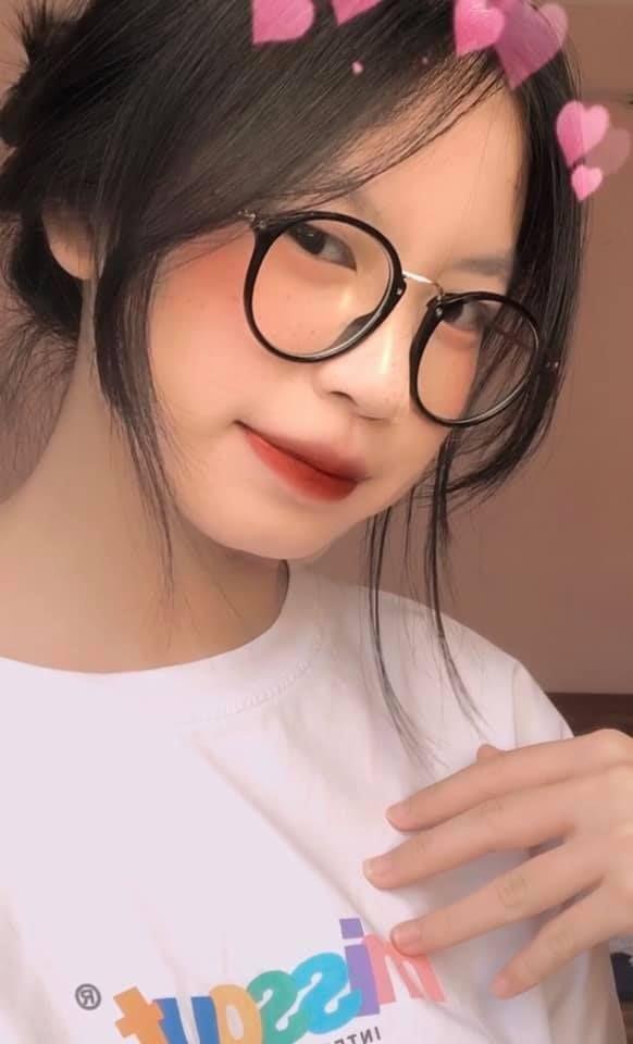 Ảnh gái xinh cute đeo kính đẹp nhất