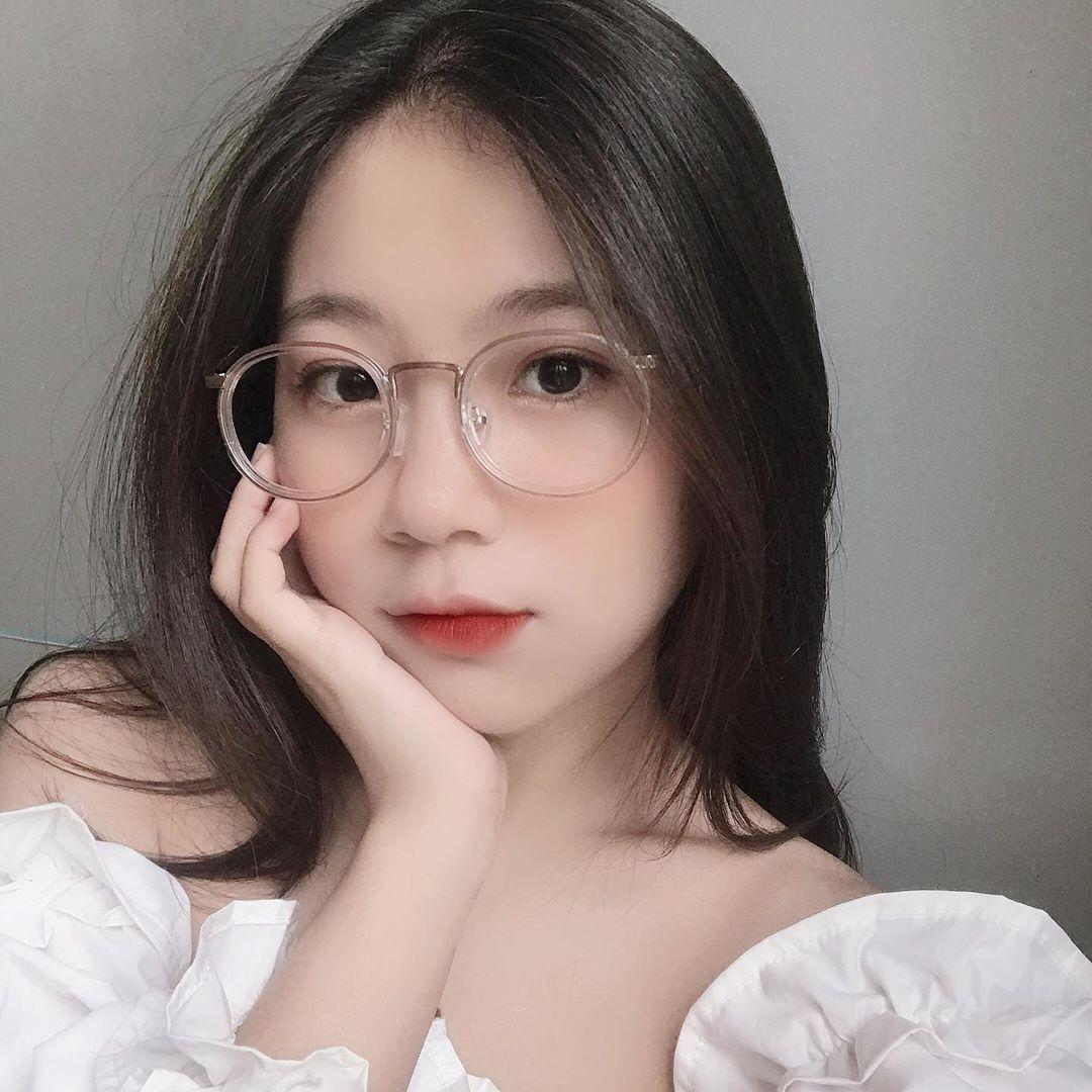 Gái Xinh Che Mặt Trong Ảnh Gái