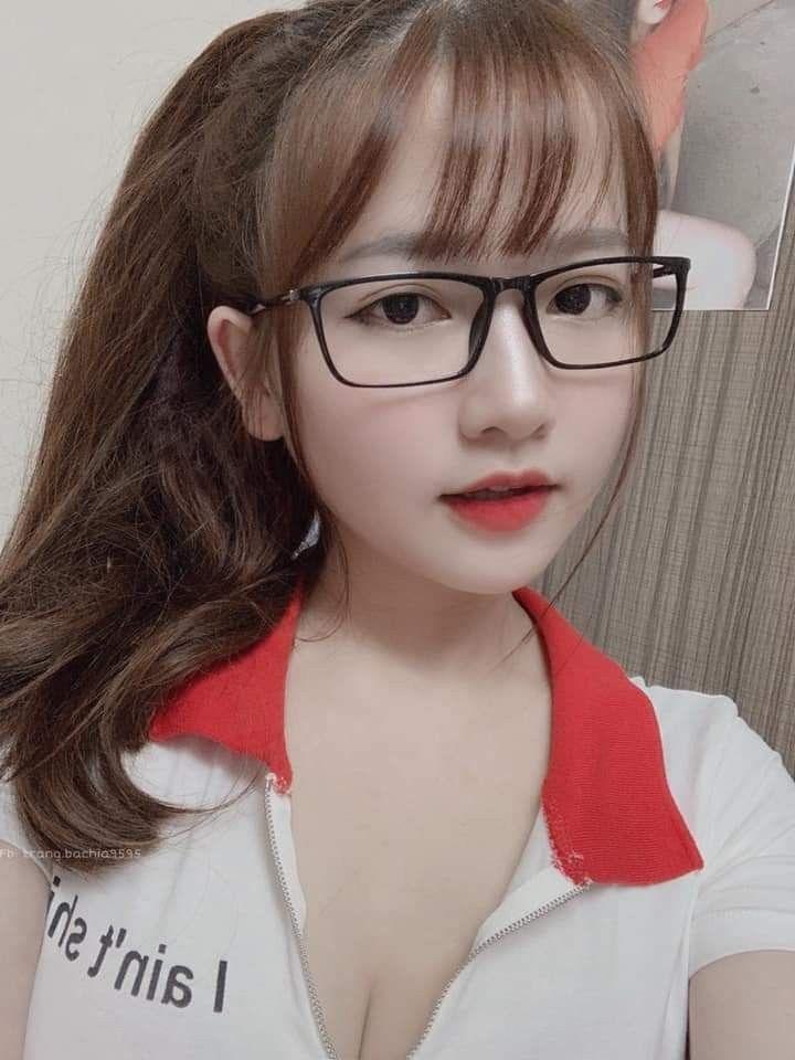 Gái Xinh Cute Đeo Kính