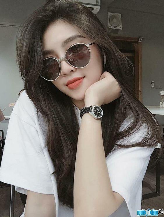 Ảnh gái xinh đeo mắt kính đẹp nhất