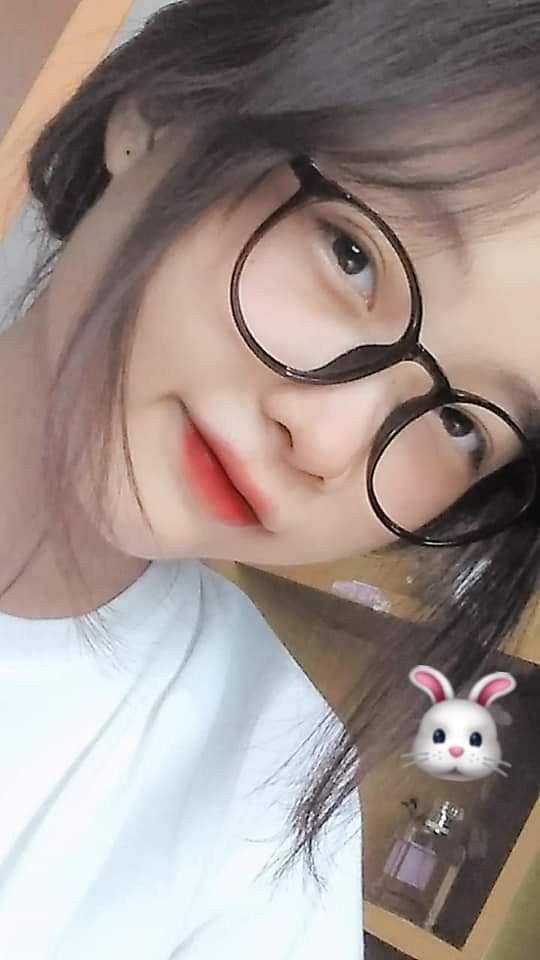 Gái Xinh Đeo Kính Cute