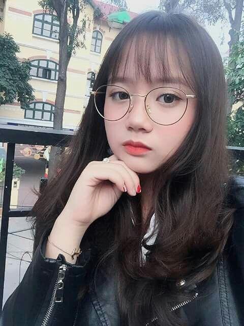 Hình gái xinh đeo mắt kính che mặt dễ thương