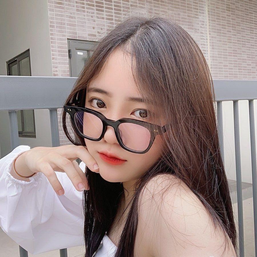 Ảnh xinh che mặt - Cô gái xinh đeo mắt kính ngầu