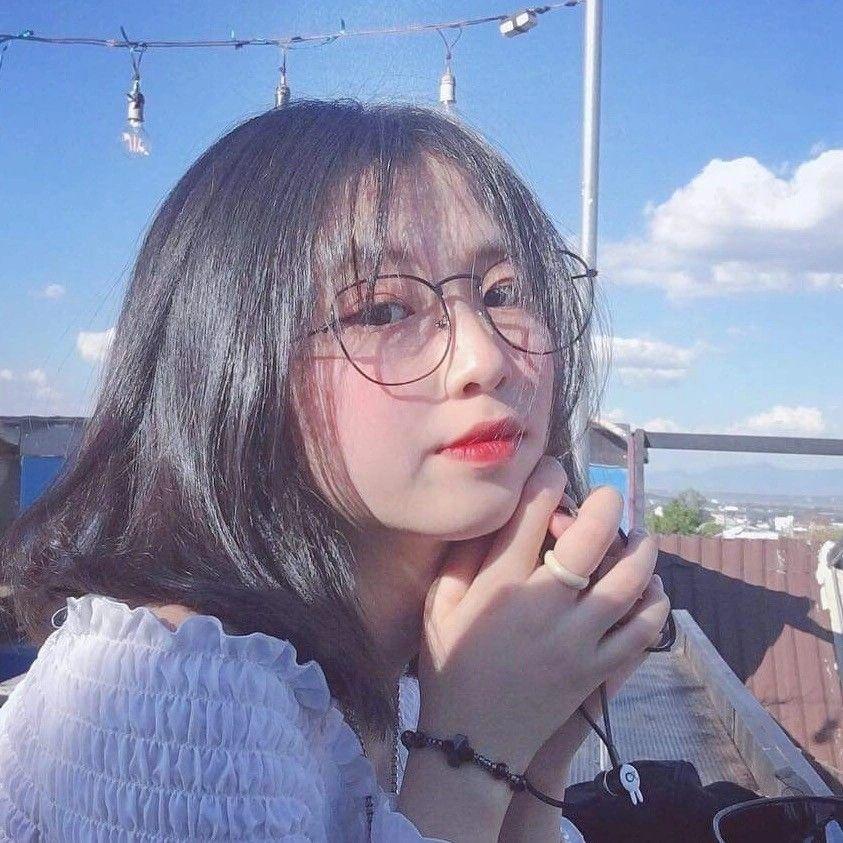 Hình ảnh gái xinh đeo kính đẹp mắt